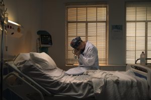 Vaccination covid-19 : un médecin triste